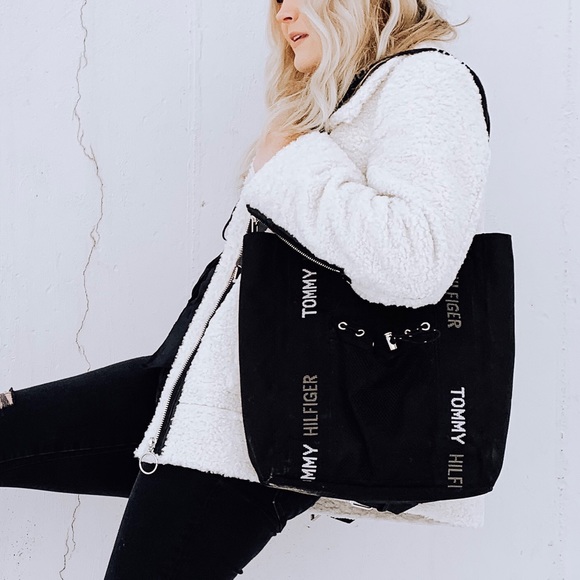 TOMMY HILFIGER SPORT TOTE - Picture 2 of 4